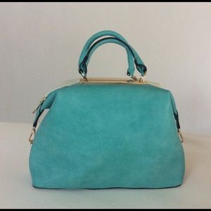 Turquoise and white tote 👜💕💕💕🛍💥💥💥💥💥💥💥